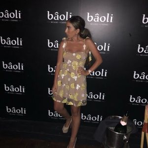 Meet your Posher, Bar